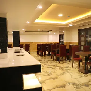 The Grand White By Parfait Hotel